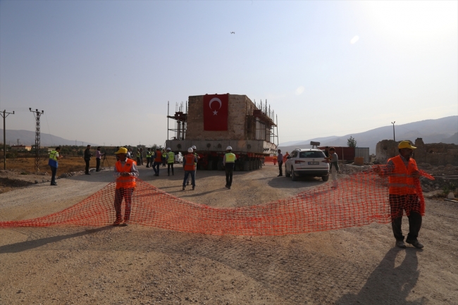 Hasankeyf'teki tarihi İmam Abdullah Zaviyesi'nin eyvanı da taşındı